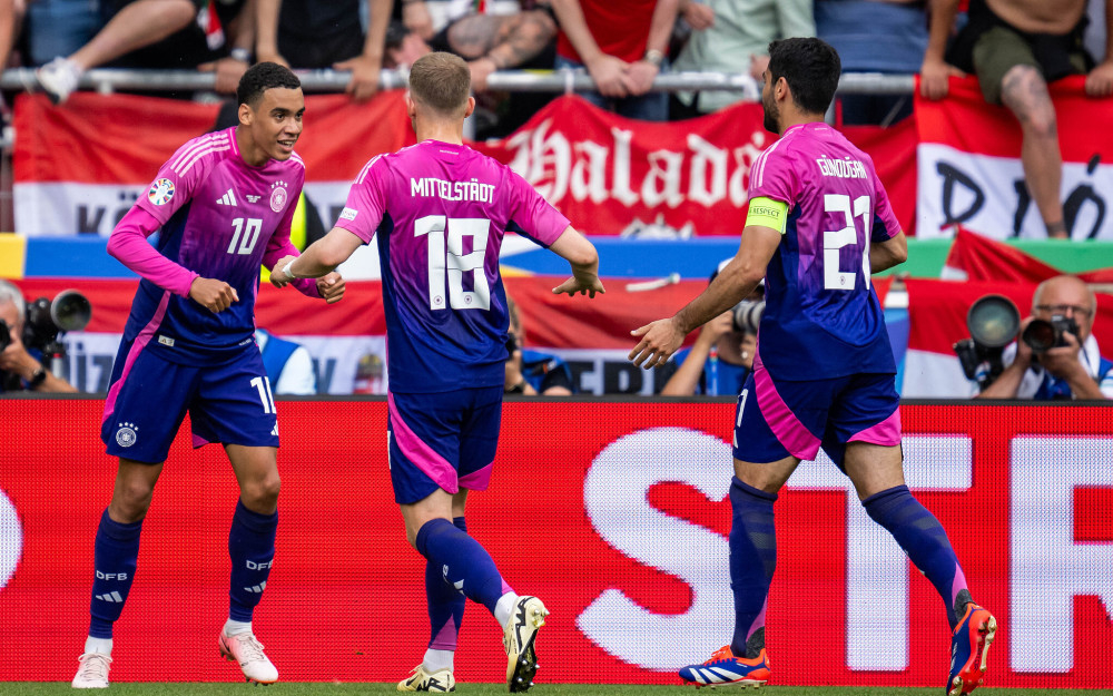 匈牙利队在客场比赛中全力冲刺取得胜利(匈牙利队首发) 匈牙利队在客场比赛中全力冲刺取得胜利(匈牙利队首发)