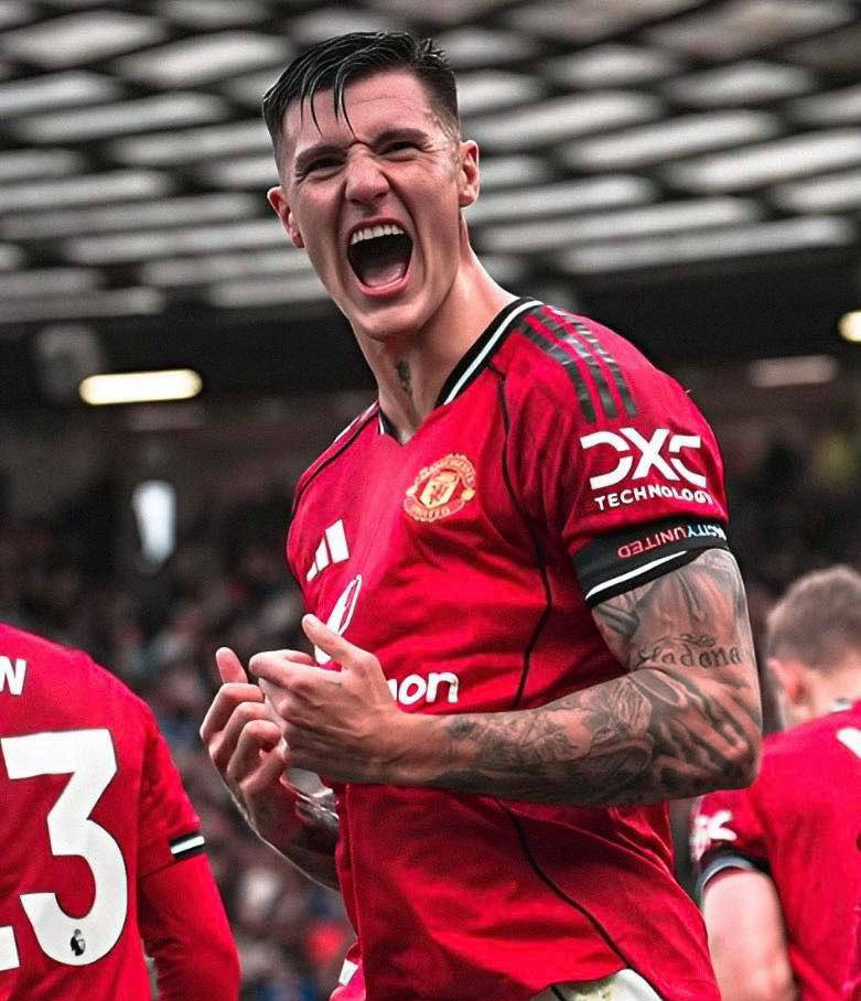 利物浦主场战胜曼联，豪取三分积分领先的简单介绍