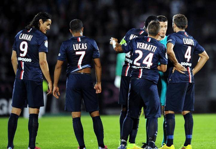 包含圣埃蒂安主场战平尼斯，保持不败的词条